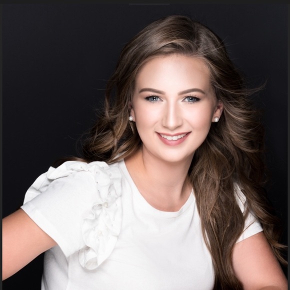 Meet your Posher, Gabbie - Picture 1 of 1